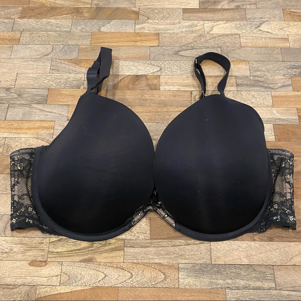 NWOT Cacique plunge bra with black lace
